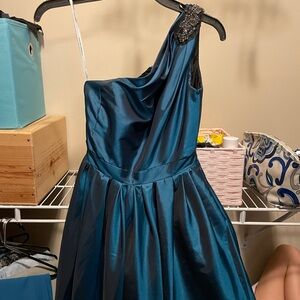 David's Bridal emerald green bridesmaid dress